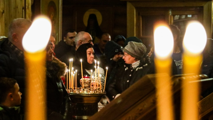 Священники: Кого и почему нельзя вносить в церковные записки, чем это грозит