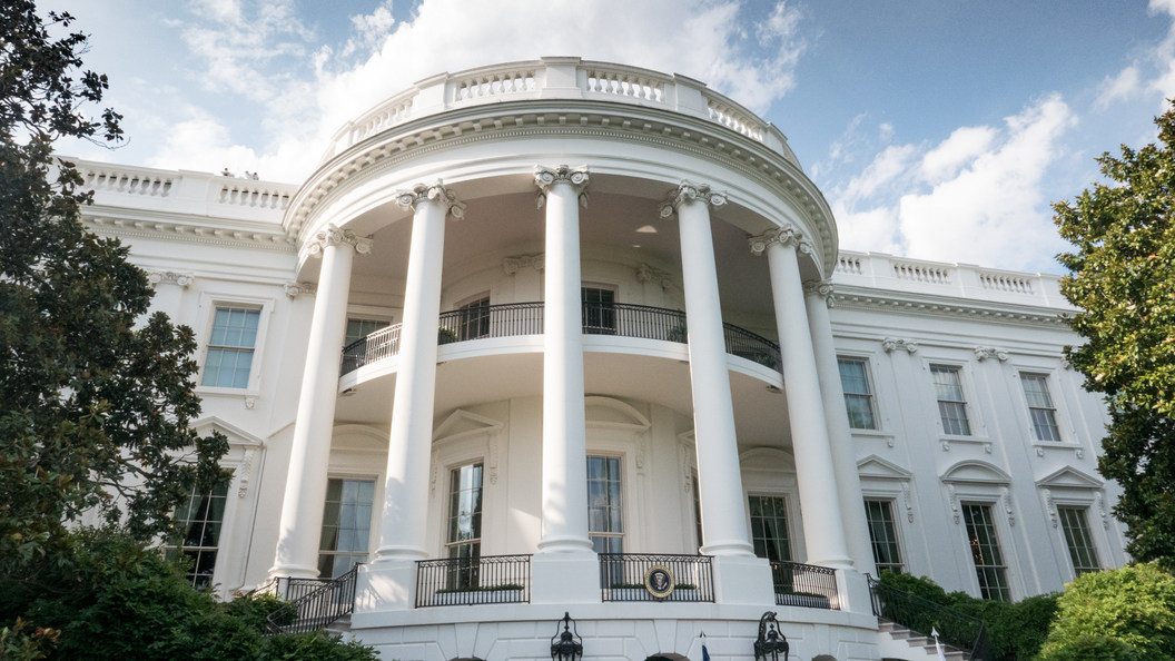Белый дом: Трамп может наложить вето на санкции против России Белый дом: Трамп может наложить вето на санкции против России