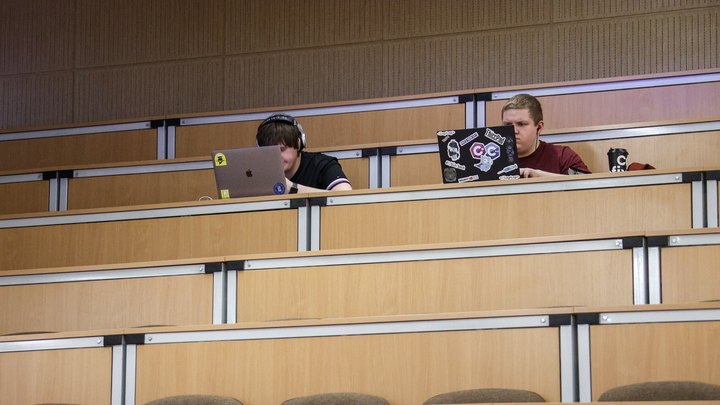 Детей в школах планируют обучать с помощью фильмов