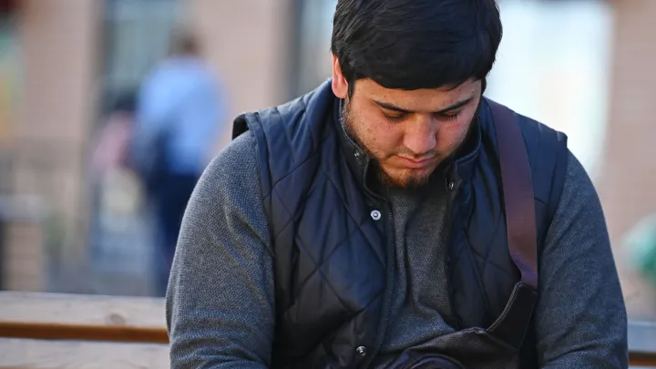 Пьяный таксист-мигрант высадил женщину с маленьким ребенком на мороз