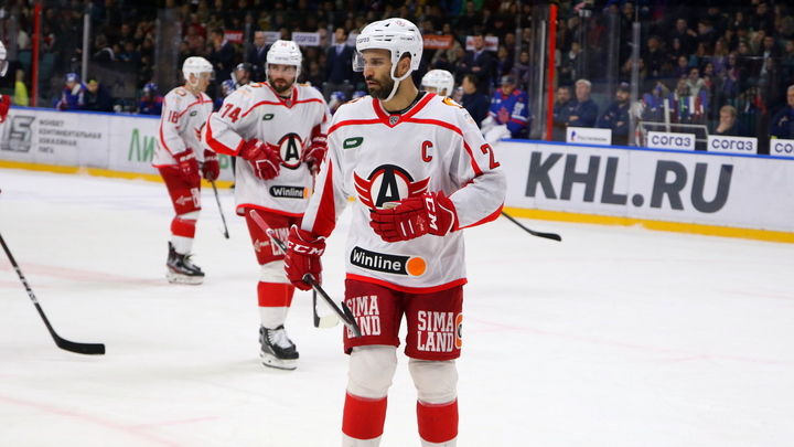 В екатеринбургском ресторане массово отравились хоккеисты из Казани