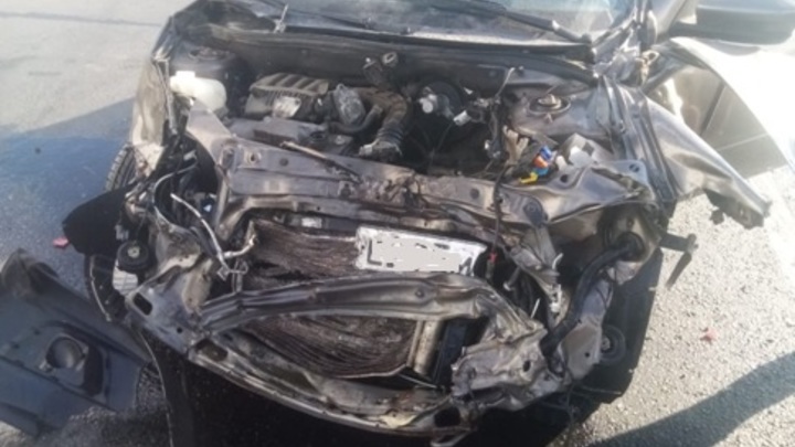 В Самарской области Lada врезалась в грузовик. Пострадал мужчина