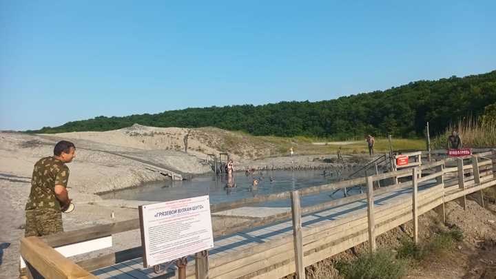 Прокуратура запретила незаконные ванны в грязевом вулкане Шуго