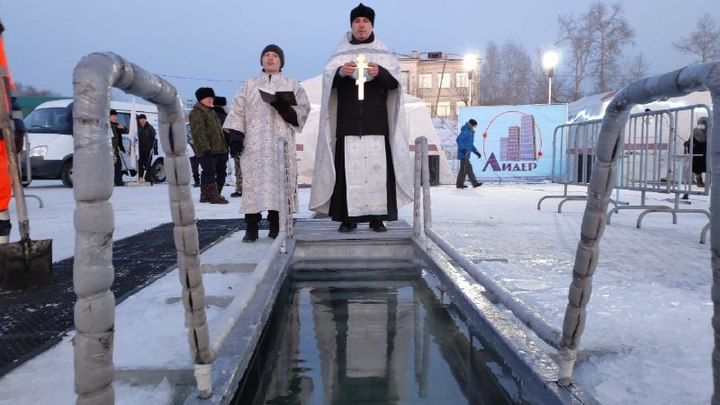 На водоёмах Забайкалья освятили крещенские купели