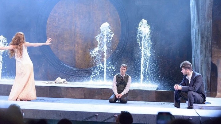 Для открытия сезона на главной сцене Театра драмы Краснодара установили… фонтаны