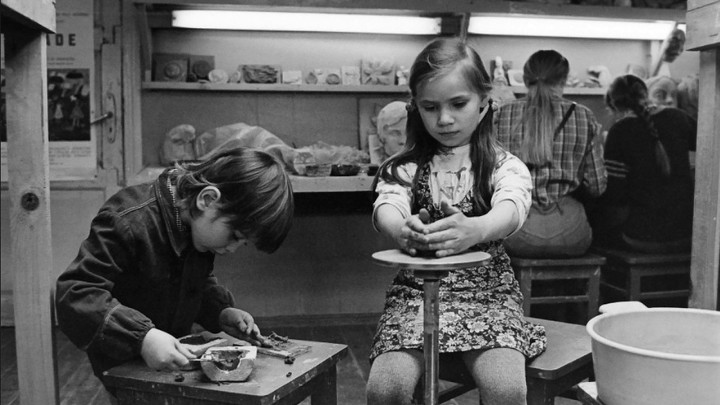 Соцсети, визиты на дом: Учителей отправили с инспекциями в семьи школьников