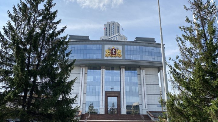 Стало известно, почему силовики оцепили здания Заксобрания и правительства в Екатеринбурге 7 июня