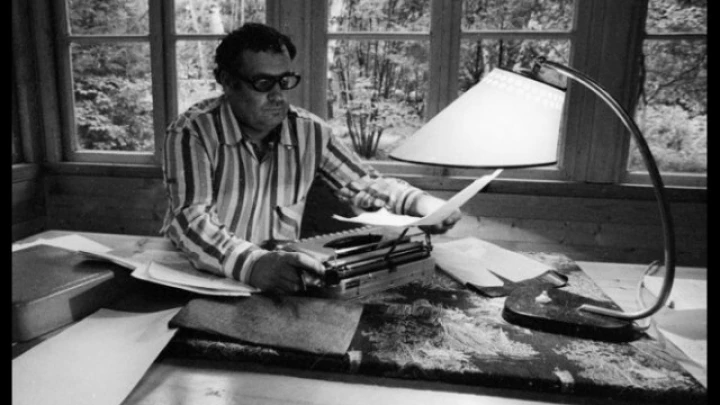 Как Эльдар Рязанов дерзко спас себя, а зять Хрущёва — Гусарскую балладу: Неизвестные факты о режиссёре и его фильмах