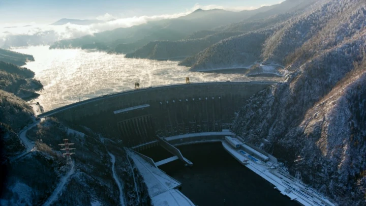 Введён режим ЧС: На Енисее рухнула дамба