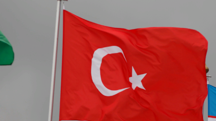 Сменивший три страны комик рассказал о проблемах в Турции: Взрывает мне мозг