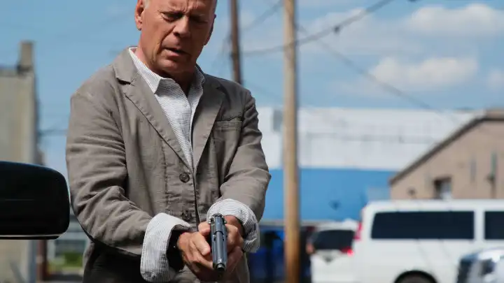 Как сейчас выглядит Брюс Уиллис: появились новые фото страдающего деменцией актёра