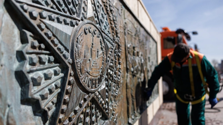 СК России возбудил уголовное дело против подростков за осквернение мемориала Воин-освободитель в Мытищах