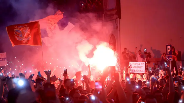 Запомни это, Сербия: Протестующие в Белграде призвали к гражданской войне