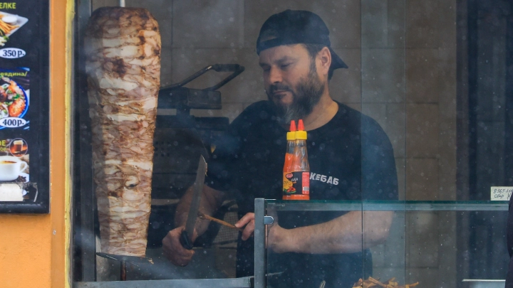 Шаурма с сюрпризом: в Подмосковье массовое отравление из-за Вкуса Востока, пострадали дети