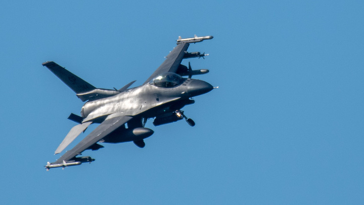 Пентагон не стал скрывать передачу Западом истребителей F-16 Украине в 2024 году