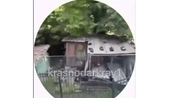 Удивил вид из люкса: Туристы в пятизвездочном отеле Сочи увидели развалюхи