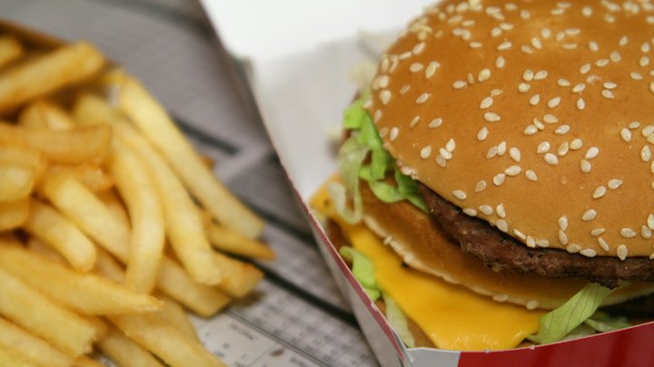 Мутно-красное варево для картошки фри засняли в McDonald's: Кажется, кого-то уволят