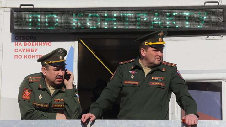 В Нижнем Тагиле заметили мобильный пункт отбора на военную службу по контракту