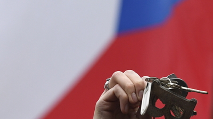 Саша! Надо было оставить посла и повара! Военкор ещё сократил чешское посольство в России