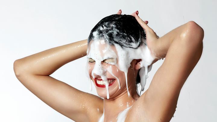 Стандарта нет, но: Трихолог развеяла популярный миф о мытье волос