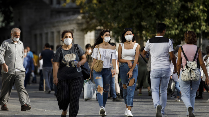 Итальянский парикмахер умер во время пересадки волос. Виновного ищут в Турции