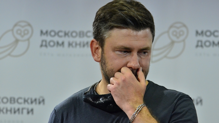 Писатель Дмитрий Глуховский сам назвал причину, по которой МВД объявило его в розыск