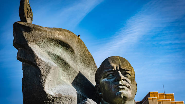 Переплавить памятник антифашисту для нацистов в Киеве? Берлин должен бить во все колокола