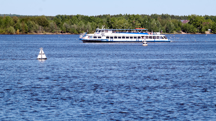 На Каме установили цифровые буи, следящие за безопасностью судов
