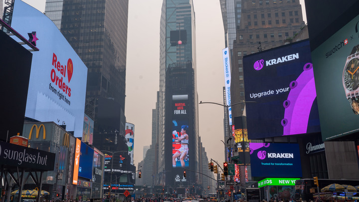 Работу фотографа из Новосибирска разместили на экране Таймс-Сквер в Нью-Йорке