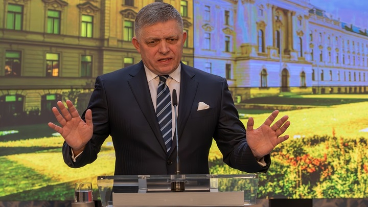 Запад использует Украину для обогащения и в качестве тарана против России — премьер Словакии