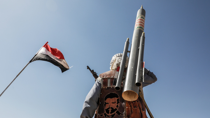 Хуситы обстреляли ракетами американский эсминец USS Gravely в Красном море