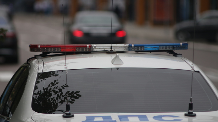 В центре Перми автомобиль въехал в витрину винного магазина