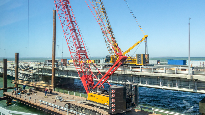 Левую часть Крымского моста открыли для движения автомобилей раньше срока