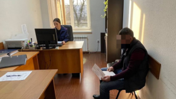 Житель Адыгеи сбил и прокатил на капоте полицейского, пытаясь уйти от погони