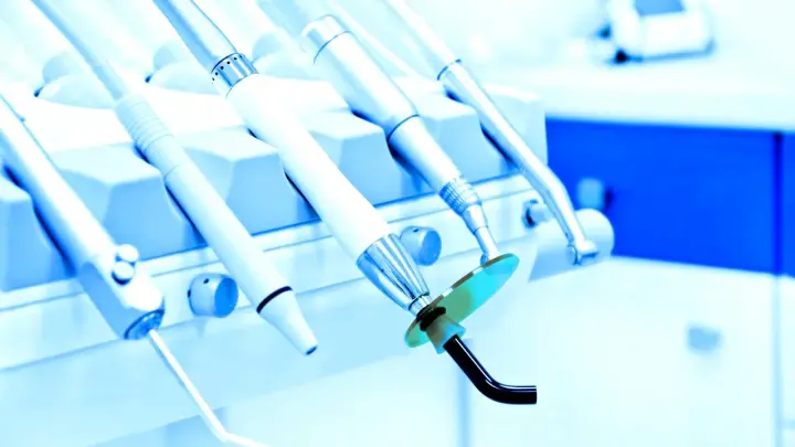 В России почти 50% стоматологий работают нелегально: люди голосуют рублем