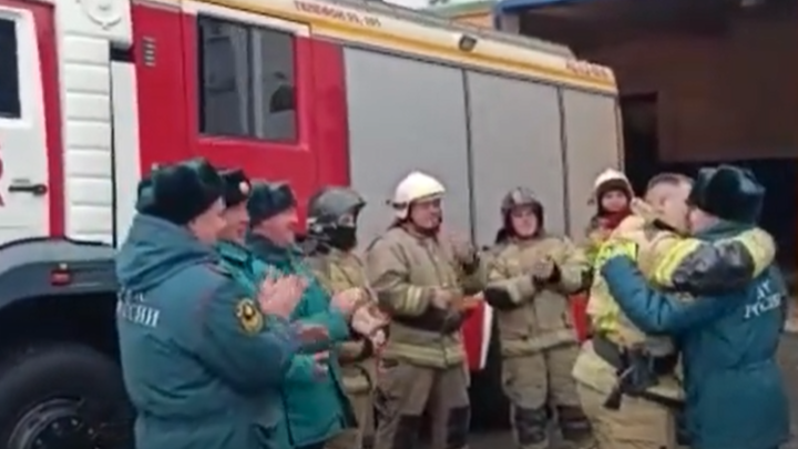 В Свердловской области пожарный сделал предложение своей подруге под звуки сирен
