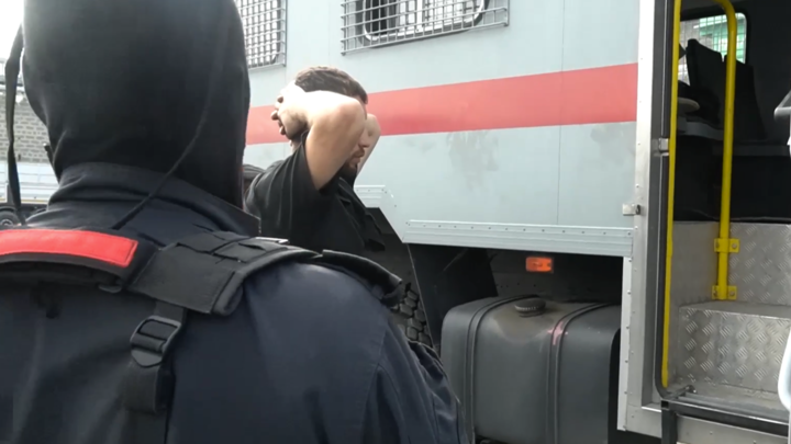 Мигранта, который грабил и насиловал людей в Челябинской области, выгнали из России