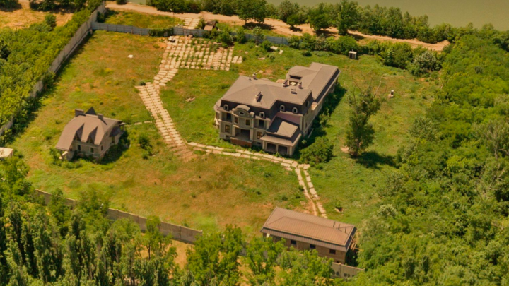 Пошла на сделку? Власти прогнули наследницу экс-замглавы Кубани Ахеджака, лишив её дома на Затоне