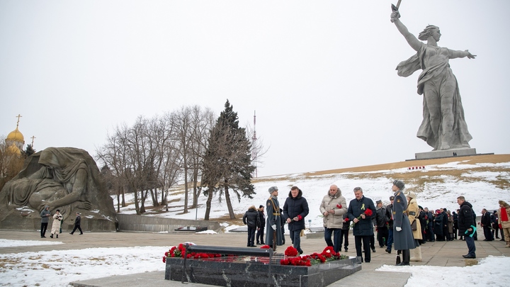 Сергей Цивилев принял участие в параде в честь юбилея Сталинградской битвы