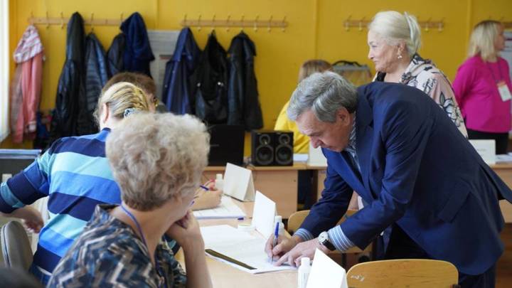 Сенатор Владимир Городецкий проголосовал на выборах губернатора Новосибирской области