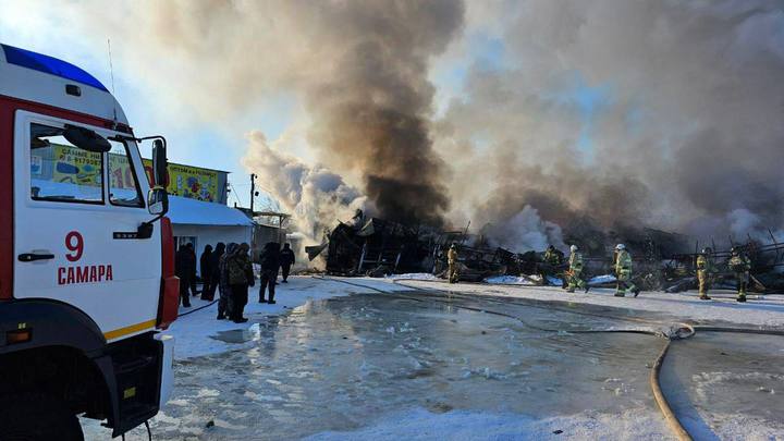 Пламя охватило Кировский рынок, на детей сошла лавина, беспризорные псы устроили очередное нападение