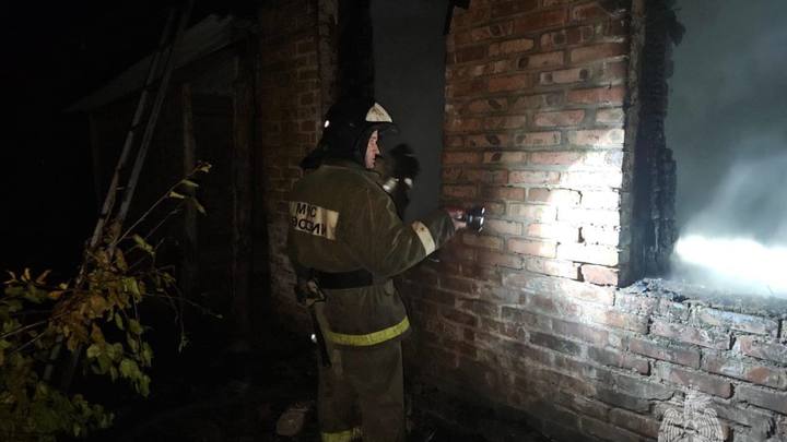 В Ростовской области шестеро человек погибли в загоревшемся доме