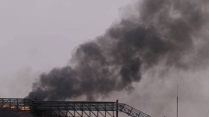 В Энгельсе потушили огонь на нефтебазе, горевшей 5 суток