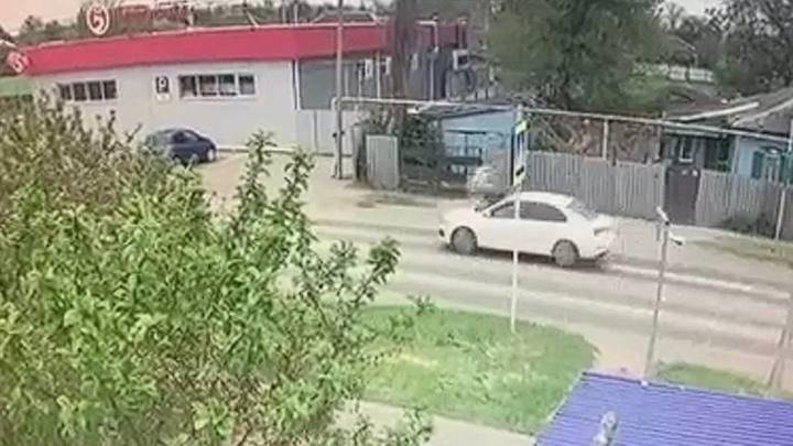 В станице Кущёвской иномарка сбила школьницу на пешеходном переходе
