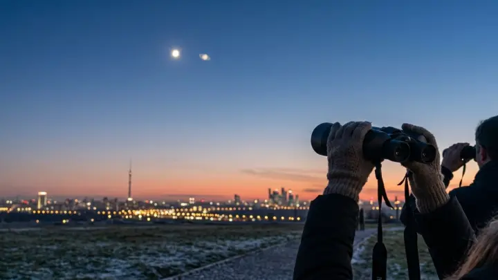 Космический подарок: москвичи увидят сближение Венеры и Сатурна 8 марта