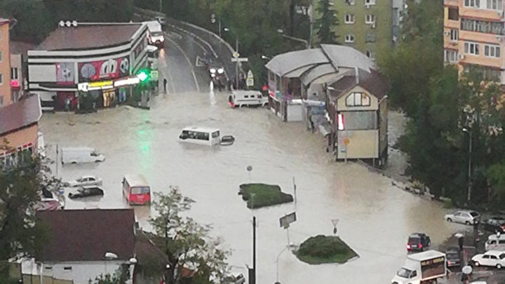 Двое погибли, один пропал без вести. Краснодарский потоп ударил по людям - фото, видео