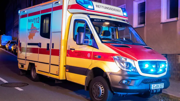 Голую вечеринку помните? Обладатель носка в реанимации. В Париже бесплатно его лечить не хотят