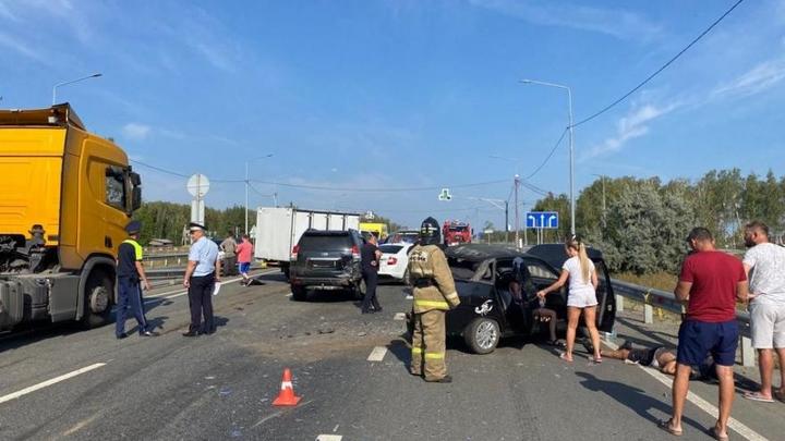 Под Курганом столкнулись 5 автомобилей. Есть пострадавшие