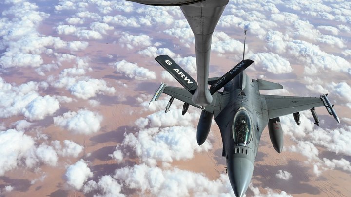 У Польши слишком мало истребителей для передачи их Украине – МО