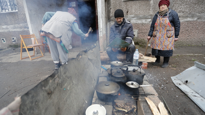 Журналист показала редкий иностранный репортаж из Донбасса: Мариупольцы благодарят Бога